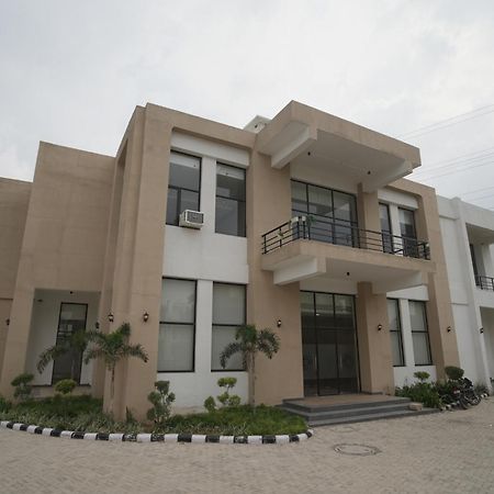 Tdi Club Retreat Sector-110 Mohali Exterior foto